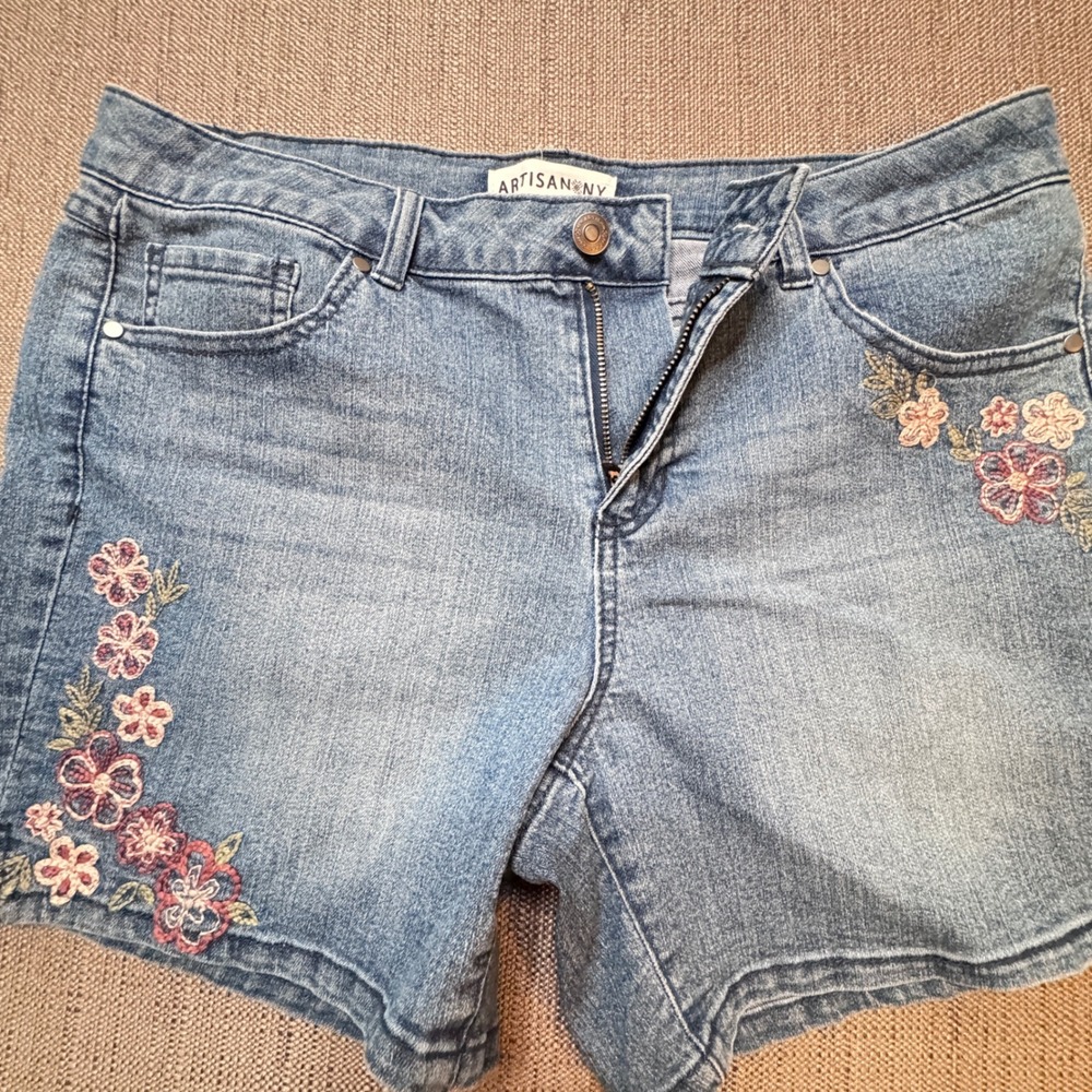 Artisan NY Womens Size 10 Floral Embroidered Denim Shorts Light Wash Blue Boho
